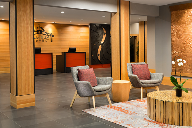 Wood clad columns in the Kwa’lilas Hotel reception
