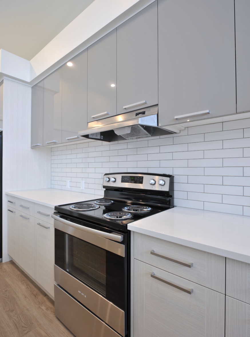Condominium kitchen, Shelly Square